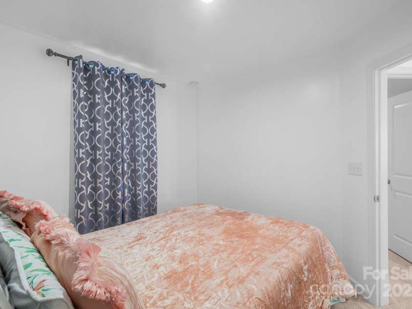 2715 Sydney Overlook Lane, Charlotte, NC 28269.  MLS# CAR4320371, YatesRealty ID 15662. 