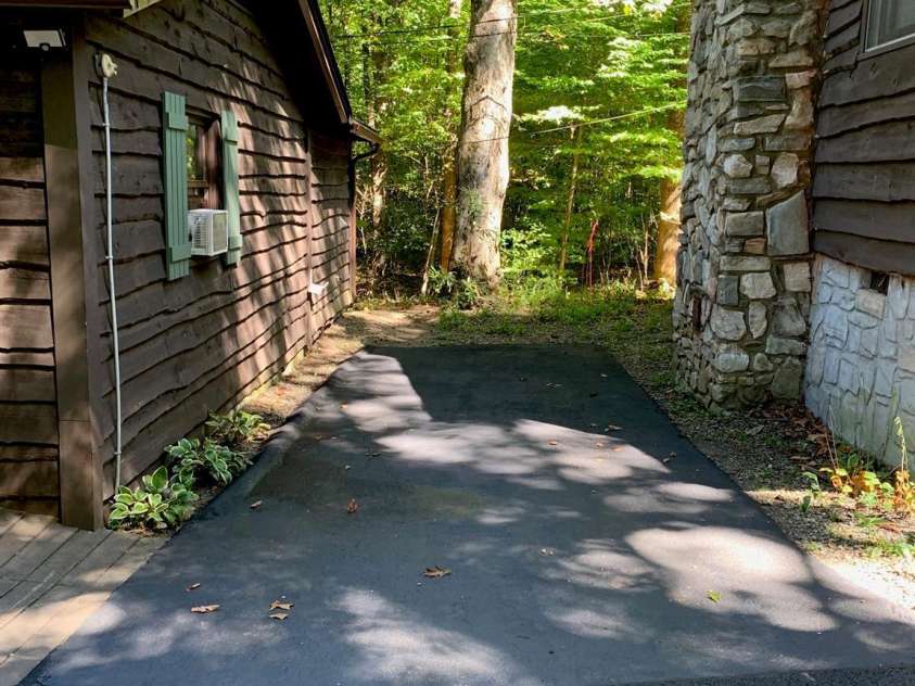 37 Sassafras Lane, Maggie Valley, NC 28751.  MLS# CAR4260873, YatesRealty ID 15663. 