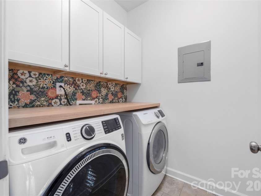 18840 Nautical Drive, Cornelius, NC 28031.  MLS# CAR4402035, YatesRealty ID 15666. Laundry Room