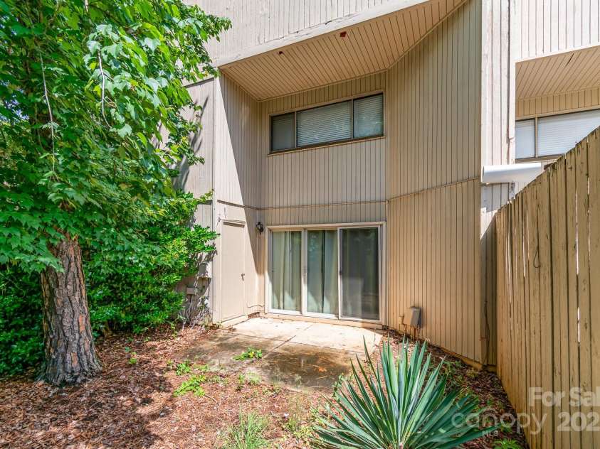 3617 Willow Point Drive, Charlotte, NC 28277.  MLS# CAR4262815, YatesRealty ID 15666. 
