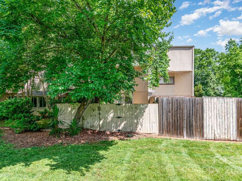 3617 Willow Point Drive, Charlotte, NC 28277.  MLS# CAR4262815, YatesRealty ID 15666. 