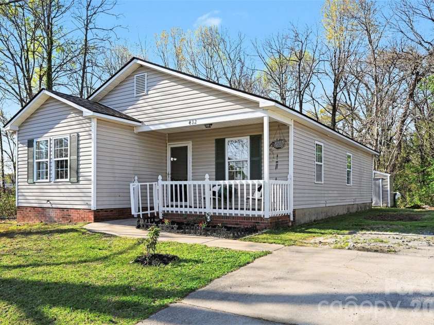 432 Coxe Avenue, Charlotte, NC 28208.  MLS# CAR4363921, YatesRealty ID 15667. 