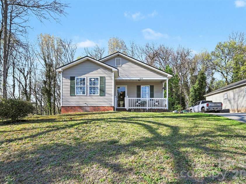 432 Coxe Avenue, Charlotte, NC 28208.  MLS# CAR4363921, YatesRealty ID 15667. 
