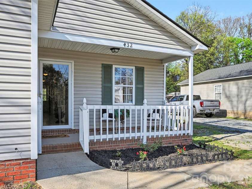 432 Coxe Avenue, Charlotte, NC 28208.  MLS# CAR4363921, YatesRealty ID 15667. 
