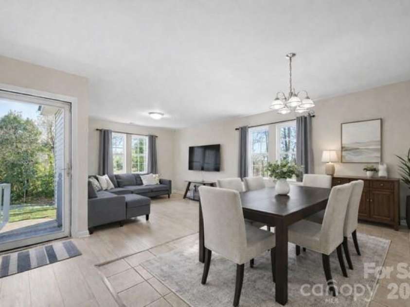 432 Coxe Avenue, Charlotte, NC 28208.  MLS# CAR4363921, YatesRealty ID 15667. 