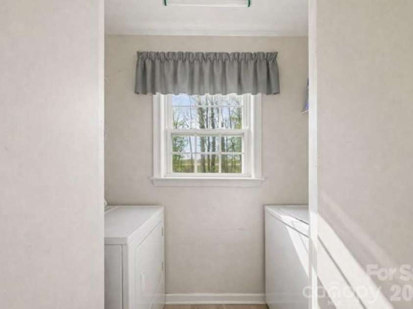 432 Coxe Avenue, Charlotte, NC 28208.  MLS# CAR4363921, YatesRealty ID 15667. 