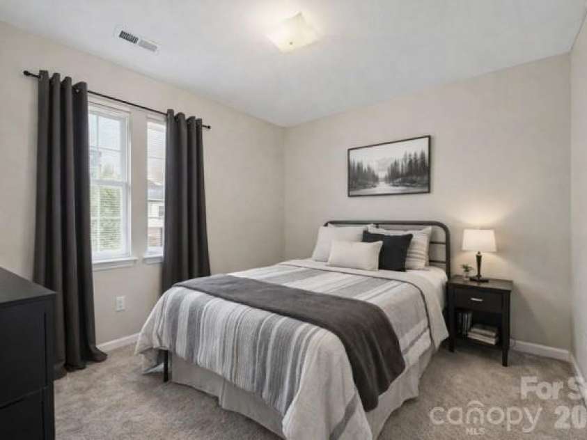 432 Coxe Avenue, Charlotte, NC 28208.  MLS# CAR4363921, YatesRealty ID 15667. 