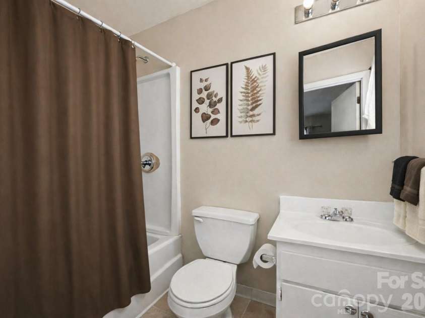432 Coxe Avenue, Charlotte, NC 28208.  MLS# CAR4363921, YatesRealty ID 15667. 