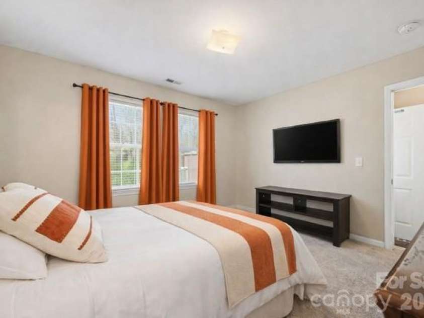 432 Coxe Avenue, Charlotte, NC 28208.  MLS# CAR4363921, YatesRealty ID 15667. 
