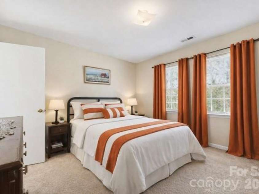 432 Coxe Avenue, Charlotte, NC 28208.  MLS# CAR4363921, YatesRealty ID 15667. 