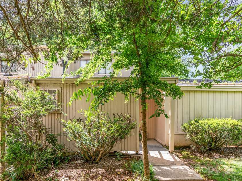 8005 Horse Chestnut Lane, Charlotte, NC 28277.  MLS# CAR4262727, YatesRealty ID 15667. 