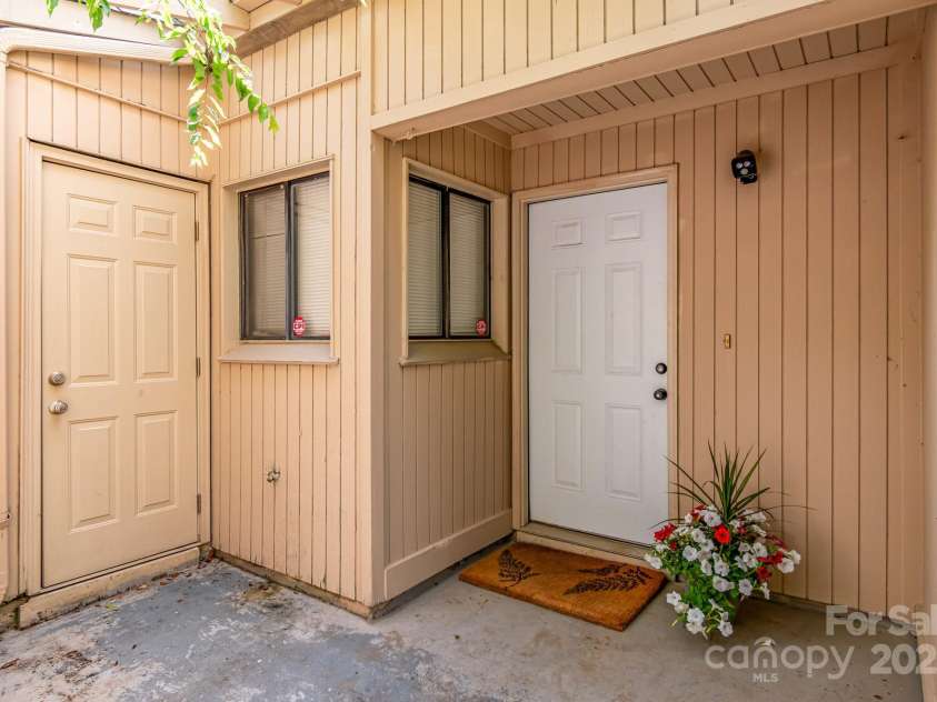 8005 Horse Chestnut Lane, Charlotte, NC 28277.  MLS# CAR4262727, YatesRealty ID 15667. 