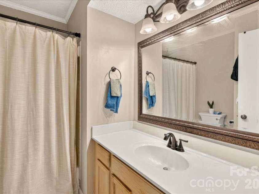 1608 Sharon Road, Charlotte, NC 28210.  MLS# CAR4396461, YatesRealty ID 15668. En Suite bathroom 2