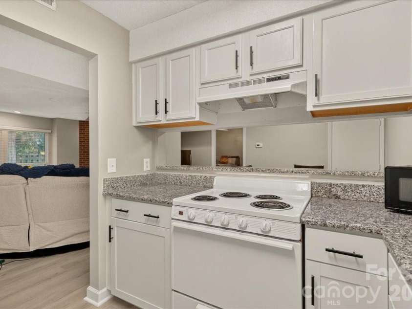 1608 Sharon Road, Charlotte, NC 28210.  MLS# CAR4396461, YatesRealty ID 15668. Kitchen