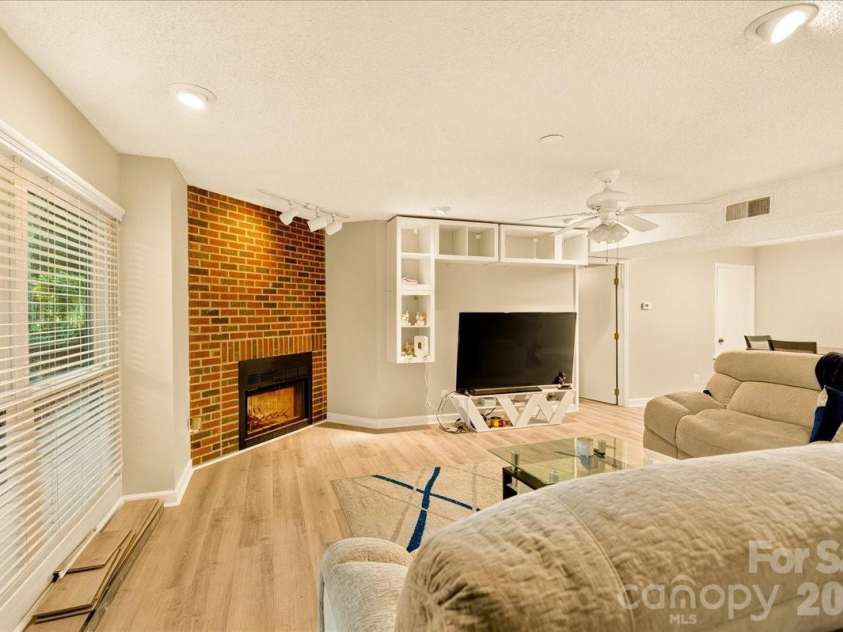 1608 Sharon Road, Charlotte, NC 28210.  MLS# CAR4396461, YatesRealty ID 15668. Living room