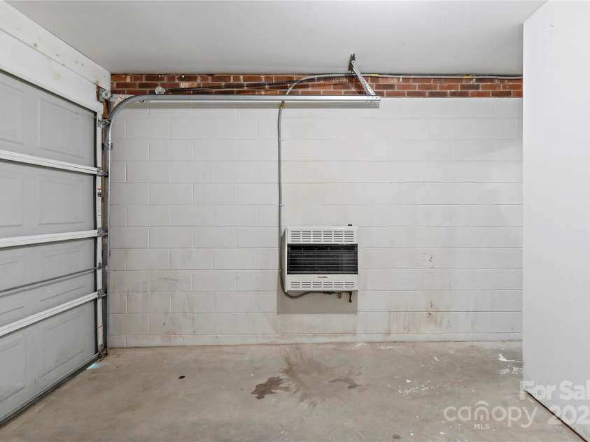 165 Powers Point Court, Winston Salem, NC 27106.  MLS# CAR4251946, YatesRealty ID 15669. 
