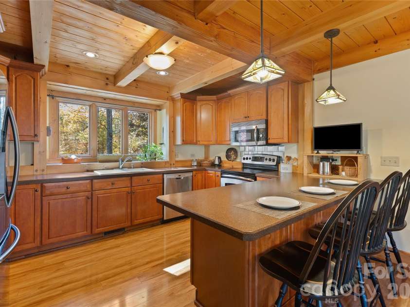 2320 Evans Road, Hendersonville, NC 28739.  MLS# CAR4366664, YatesRealty ID 15670. Kitchen & Breakfast Bar