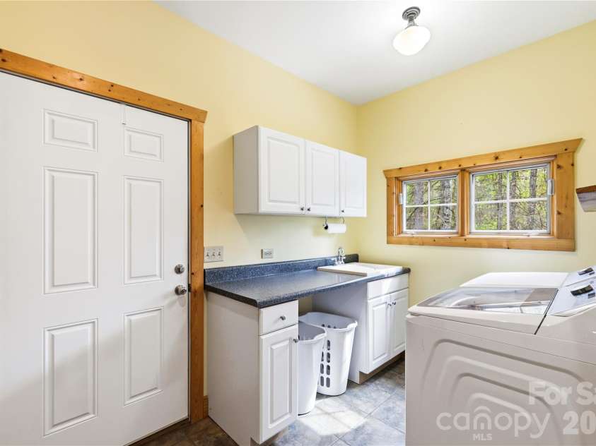 2320 Evans Road, Hendersonville, NC 28739.  MLS# CAR4366664, YatesRealty ID 15670. Laundry Room 