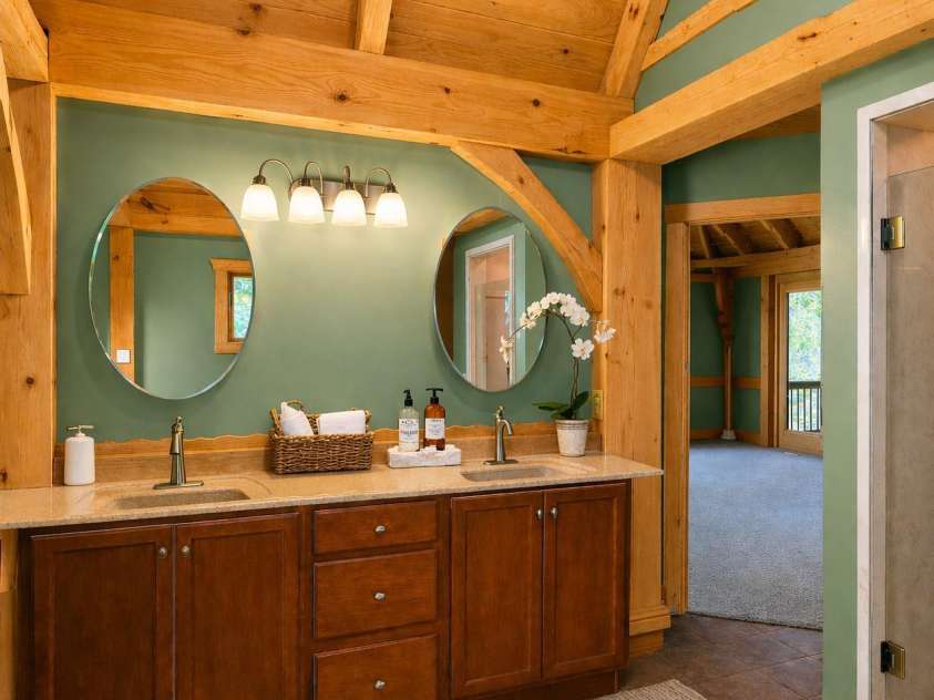 2320 Evans Road, Hendersonville, NC 28739.  MLS# CAR4366664, YatesRealty ID 15670. Primary Bathroom on Main