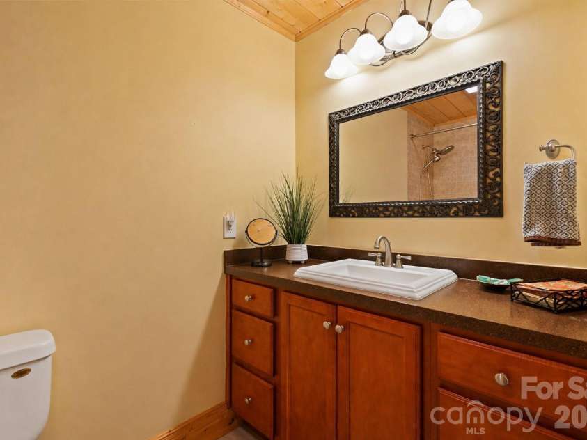 2320 Evans Road, Hendersonville, NC 28739.  MLS# CAR4366664, YatesRealty ID 15670. Private Bath for Second Bedroom on Main