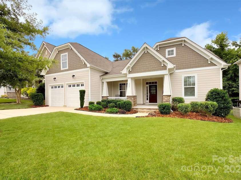 3807 Blazeprince Drive, Charlotte, NC 28215.  MLS# CAR4264004, YatesRealty ID 15670. 