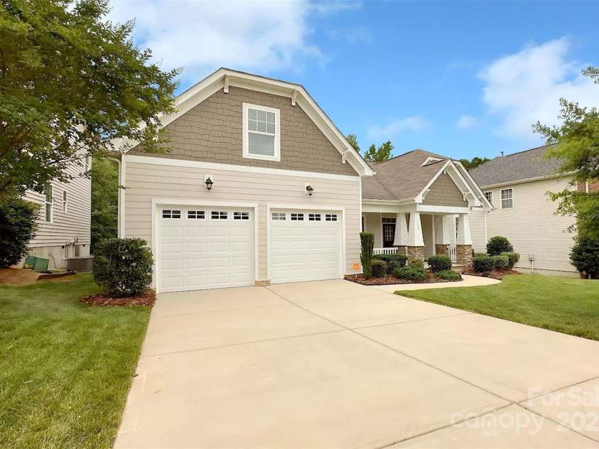 3807 Blazeprince Drive, Charlotte, NC 28215.  MLS# CAR4264004, YatesRealty ID 15670. 
