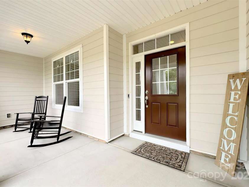 3807 Blazeprince Drive, Charlotte, NC 28215.  MLS# CAR4264004, YatesRealty ID 15670. 