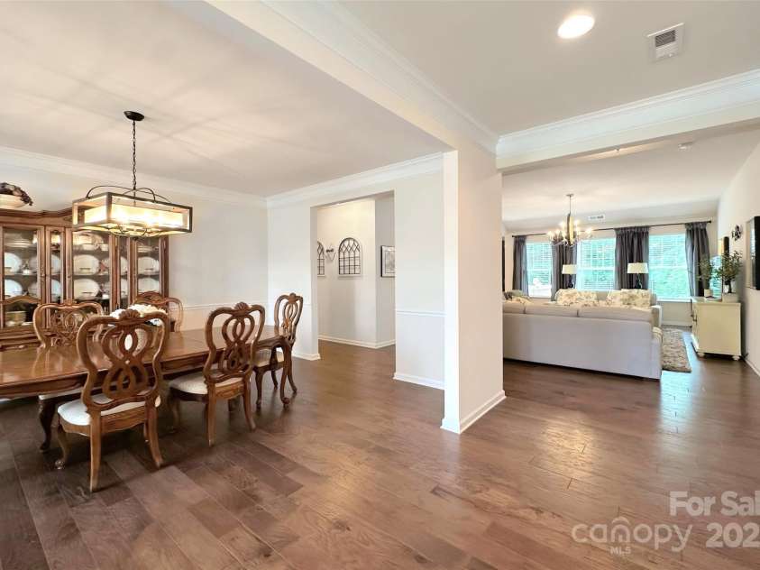 3807 Blazeprince Drive, Charlotte, NC 28215.  MLS# CAR4264004, YatesRealty ID 15670. 