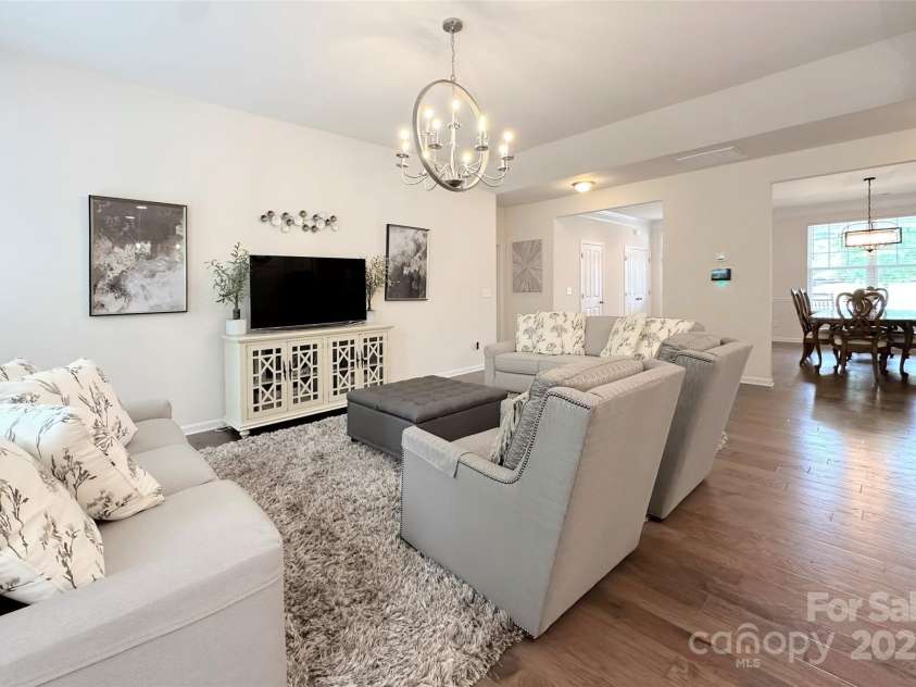 3807 Blazeprince Drive, Charlotte, NC 28215.  MLS# CAR4264004, YatesRealty ID 15670. 