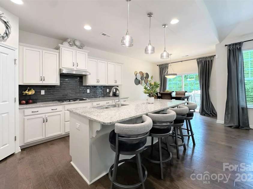 3807 Blazeprince Drive, Charlotte, NC 28215.  MLS# CAR4264004, YatesRealty ID 15670. 