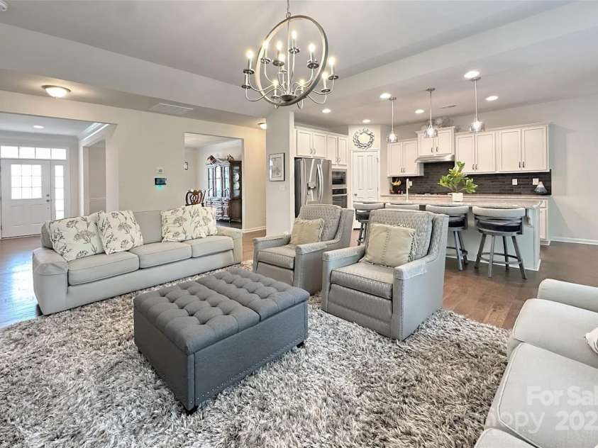 3807 Blazeprince Drive, Charlotte, NC 28215.  MLS# CAR4264004, YatesRealty ID 15670. 