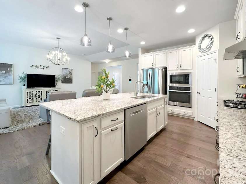 3807 Blazeprince Drive, Charlotte, NC 28215.  MLS# CAR4264004, YatesRealty ID 15670. 