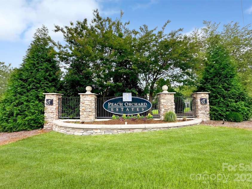 3807 Blazeprince Drive, Charlotte, NC 28215.  MLS# CAR4264004, YatesRealty ID 15670. 