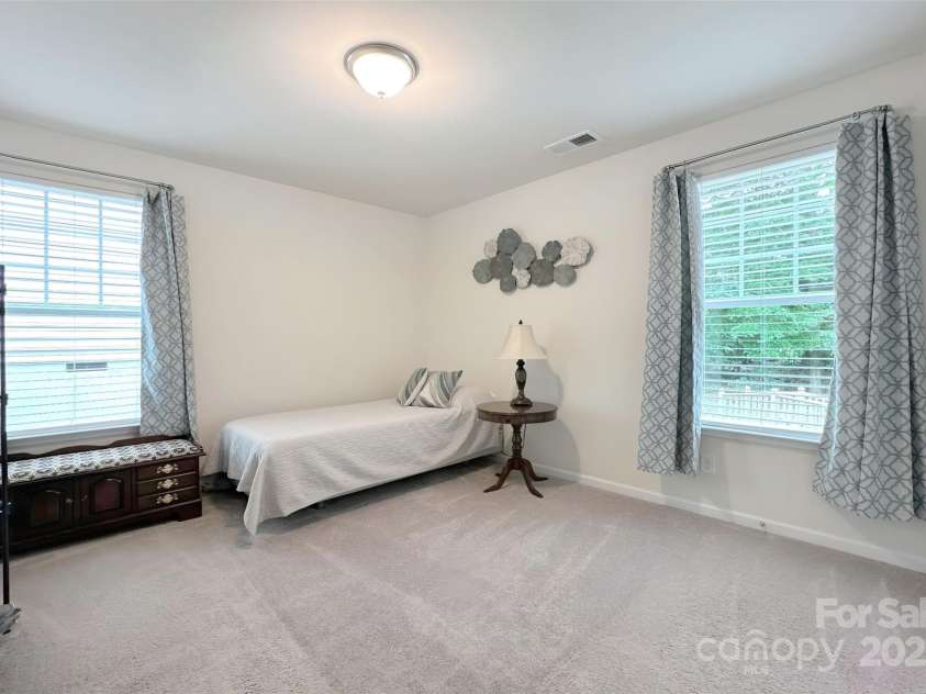 3807 Blazeprince Drive, Charlotte, NC 28215.  MLS# CAR4264004, YatesRealty ID 15670. 