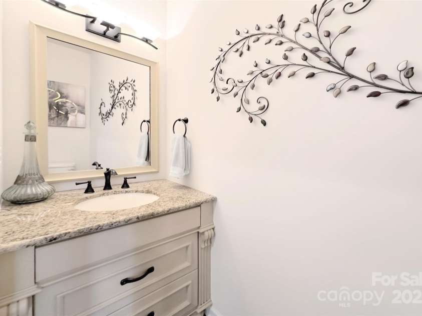 3807 Blazeprince Drive, Charlotte, NC 28215.  MLS# CAR4264004, YatesRealty ID 15670. 