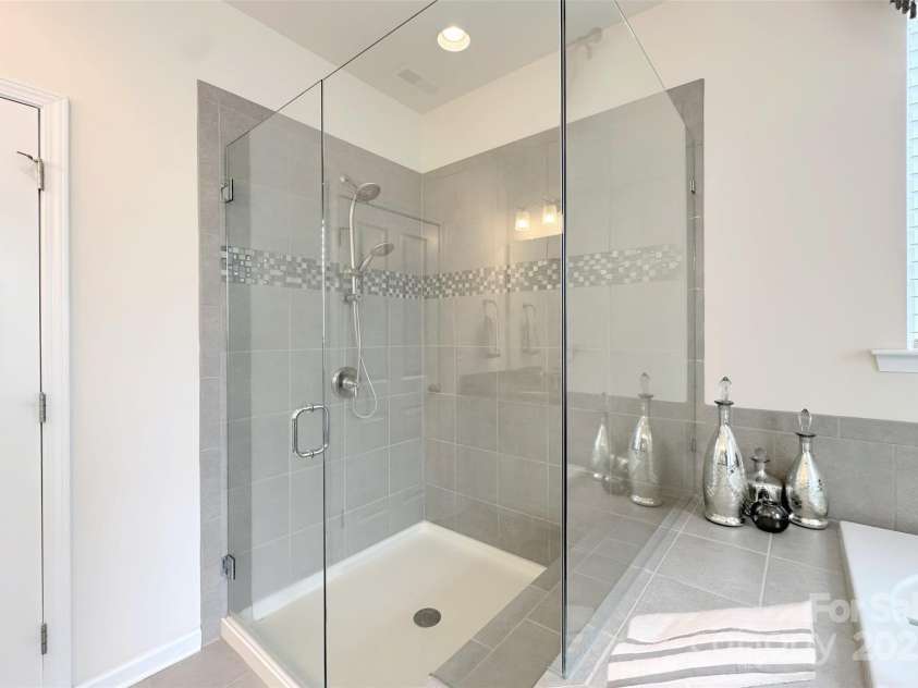 3807 Blazeprince Drive, Charlotte, NC 28215.  MLS# CAR4264004, YatesRealty ID 15670. 