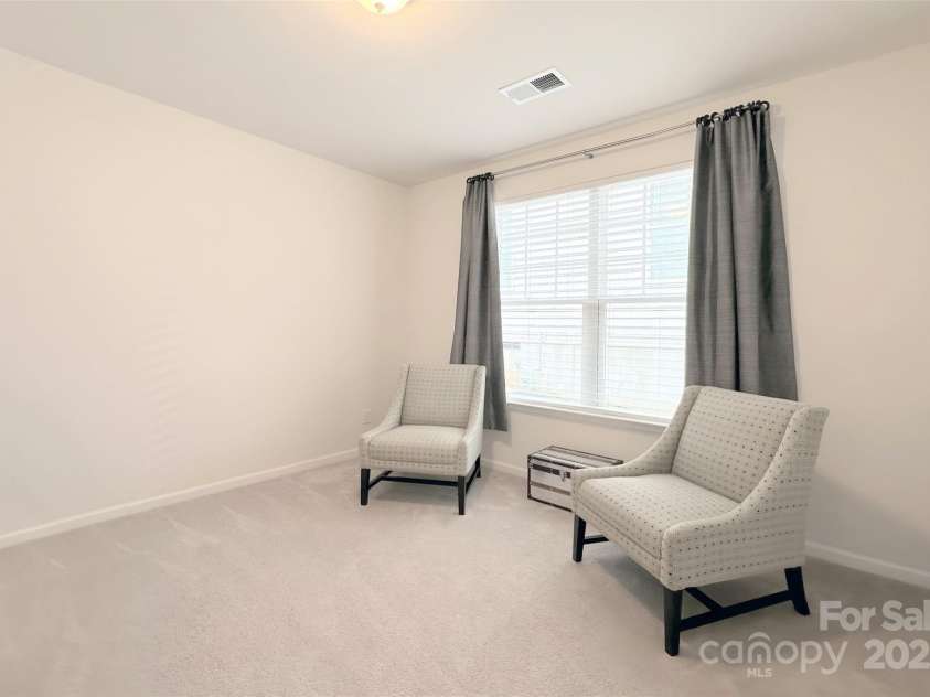 3807 Blazeprince Drive, Charlotte, NC 28215.  MLS# CAR4264004, YatesRealty ID 15670. 