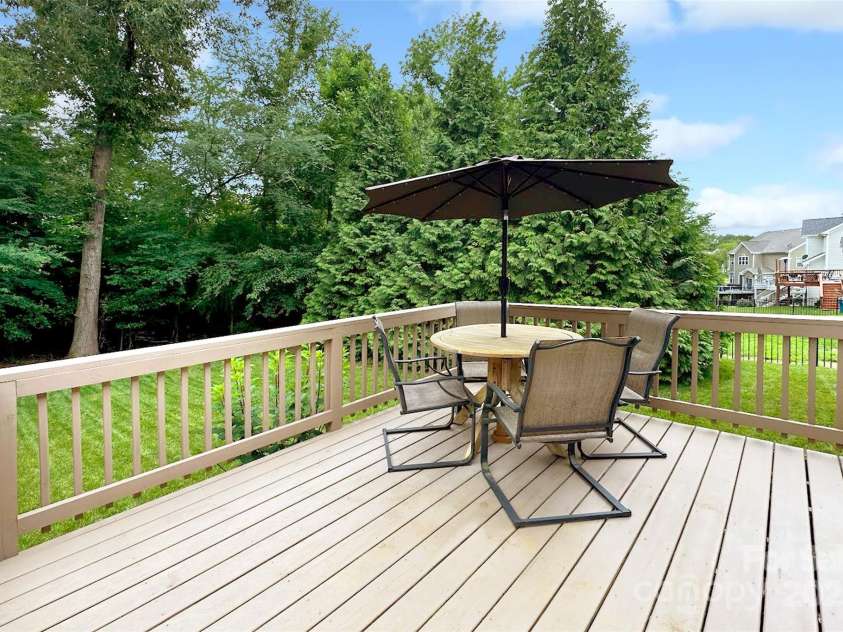 3807 Blazeprince Drive, Charlotte, NC 28215.  MLS# CAR4264004, YatesRealty ID 15670. 