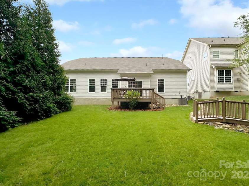 3807 Blazeprince Drive, Charlotte, NC 28215.  MLS# CAR4264004, YatesRealty ID 15670. 