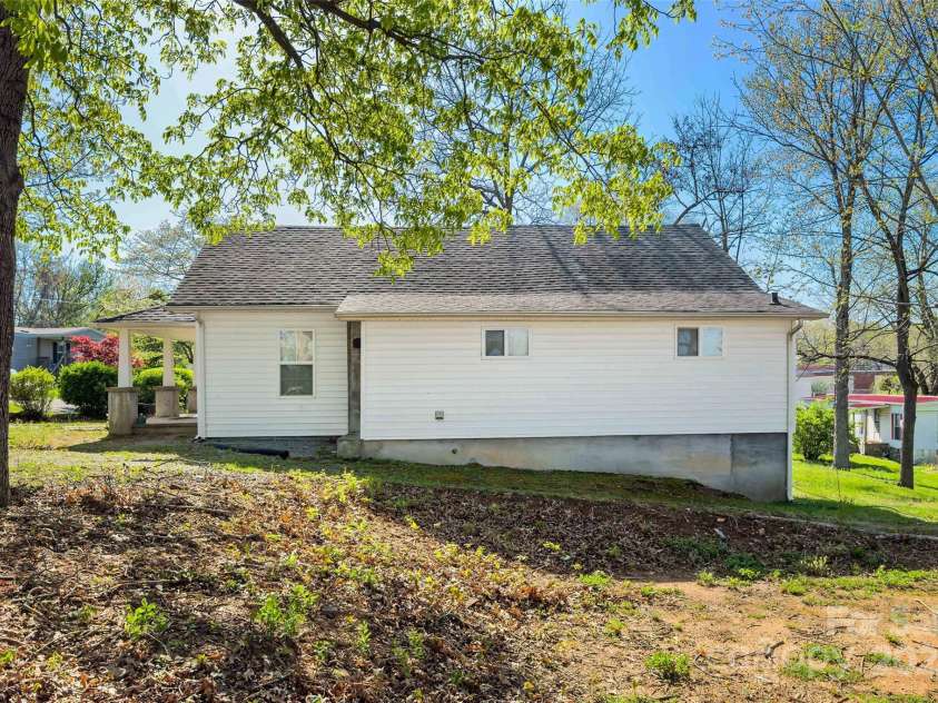 36 & 50 Catawba Avenue, Marion, NC 28752.  MLS# CAR4254471, YatesRealty ID 15673. 