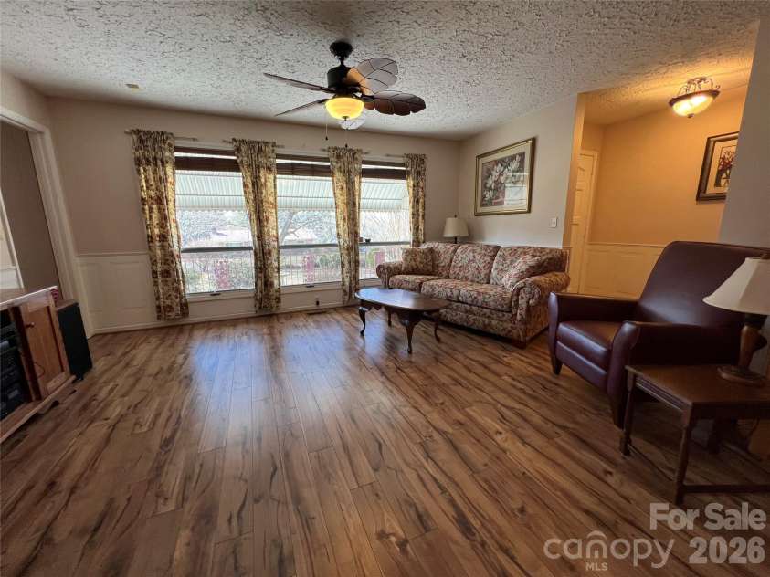 204 Reed Drive, Flat Rock, NC 28731.  MLS# CAR4355260, YatesRealty ID 15674. 