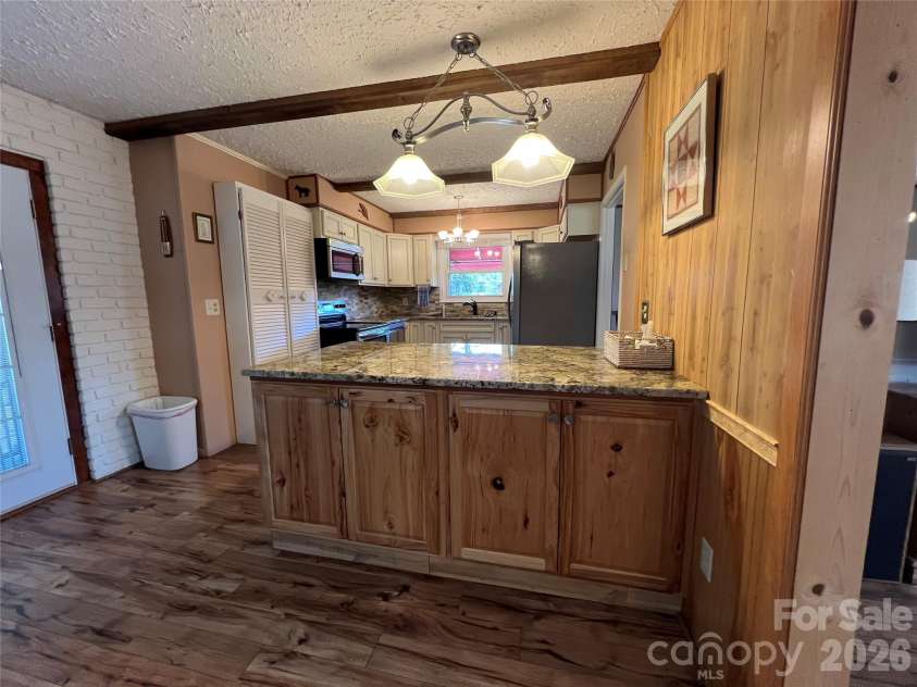 204 Reed Drive, Flat Rock, NC 28731.  MLS# CAR4355260, YatesRealty ID 15674. 