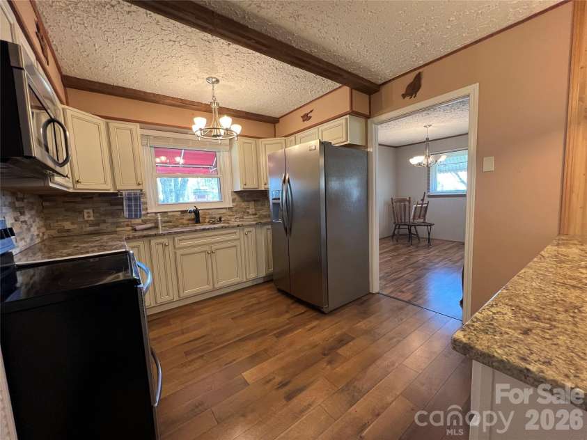204 Reed Drive, Flat Rock, NC 28731.  MLS# CAR4355260, YatesRealty ID 15674. 