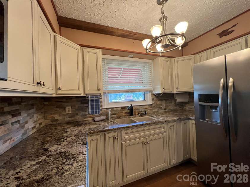204 Reed Drive, Flat Rock, NC 28731.  MLS# CAR4355260, YatesRealty ID 15674. 