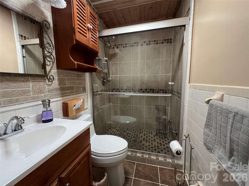 204 Reed Drive, Flat Rock, NC 28731.  MLS# CAR4355260, YatesRealty ID 15674. 