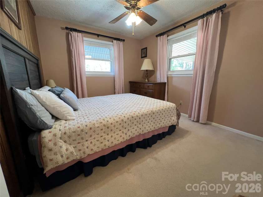 204 Reed Drive, Flat Rock, NC 28731.  MLS# CAR4355260, YatesRealty ID 15674. 