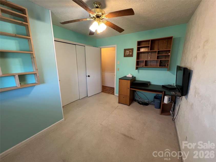 204 Reed Drive, Flat Rock, NC 28731.  MLS# CAR4355260, YatesRealty ID 15674. 