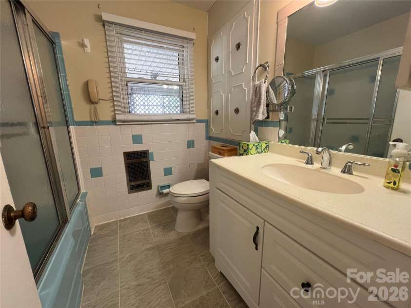 204 Reed Drive, Flat Rock, NC 28731.  MLS# CAR4355260, YatesRealty ID 15674. 