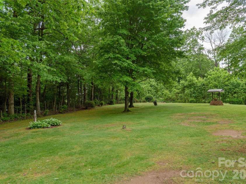 204 Reed Drive, Flat Rock, NC 28731.  MLS# CAR4355260, YatesRealty ID 15674. 