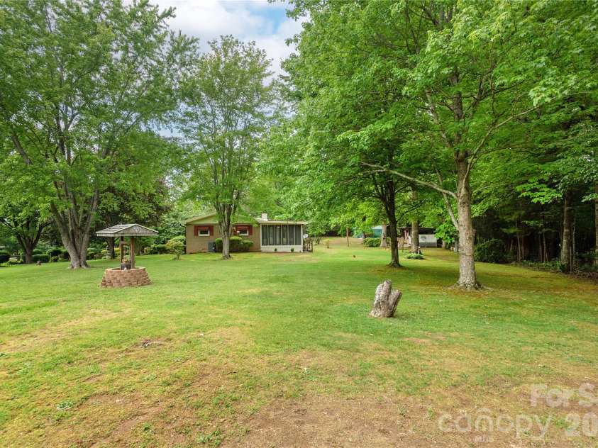 204 Reed Drive, Flat Rock, NC 28731.  MLS# CAR4355260, YatesRealty ID 15674. 